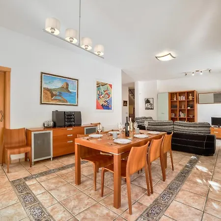 Gio - Plusholidays *